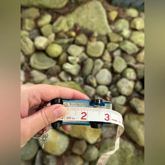 Hot Wheels RIVITED Toy Car Keychain - Picture 10 of 10